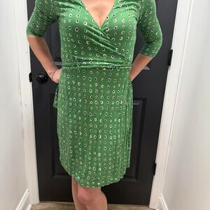 Old Navy green polka dot wrap dress with tie waist. Size: XS